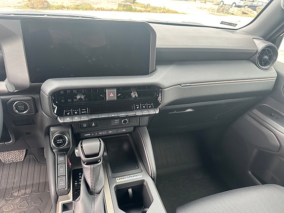 Toyota Land Cruiser 9 of 16