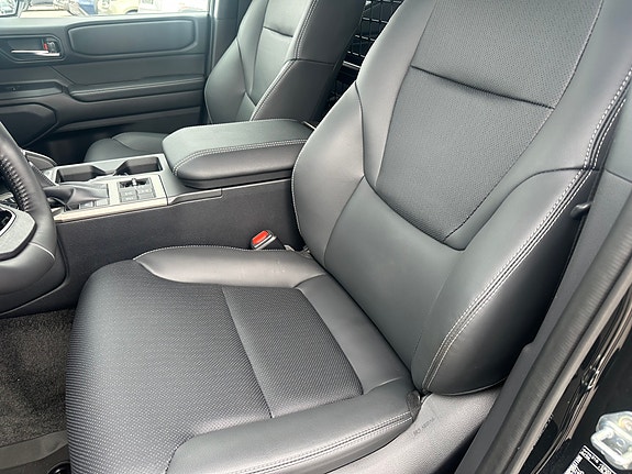 Toyota Land Cruiser 7 of 16