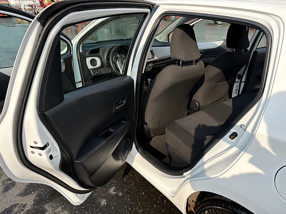 Toyota Yaris 5 of 5