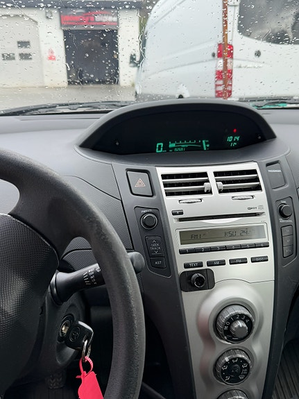 Toyota Yaris 2 of 5