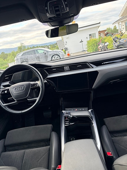 Audi e-tron Sportback 16 of 18