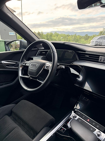 Audi e-tron Sportback 12 of 18