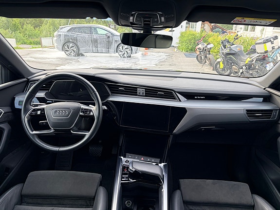 Audi e-tron Sportback 17 of 18