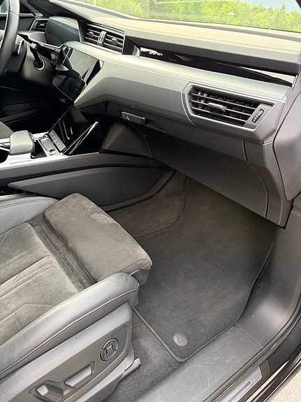 Audi e-tron Sportback 10 of 18