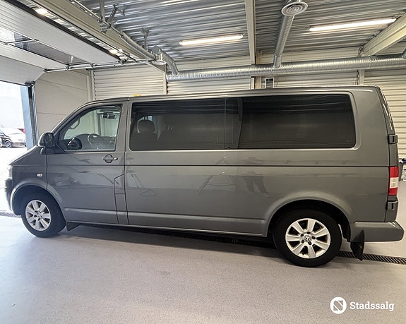 Volkswagen Caravelle 2 of 5