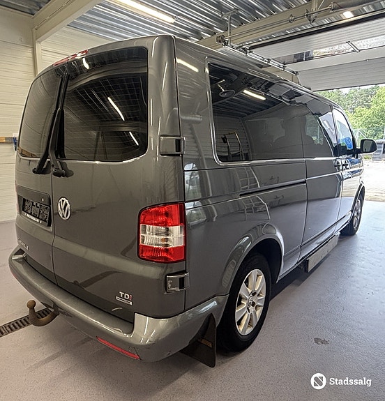 Volkswagen Caravelle 5 of 5