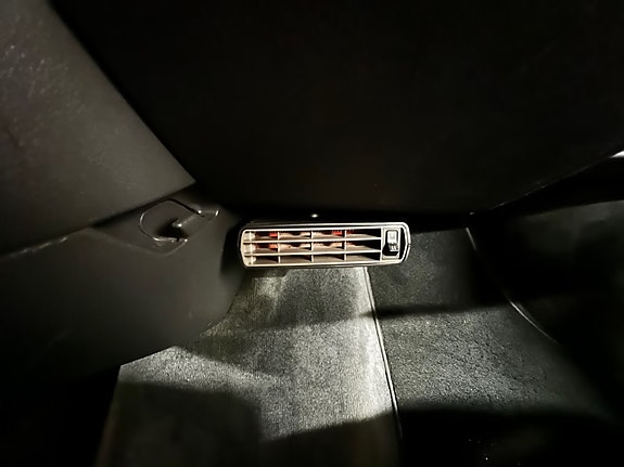 Volkswagen Multivan 4 of 21