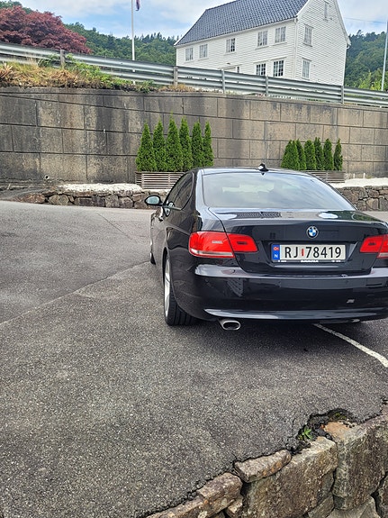 BMW 320d 4 of 5