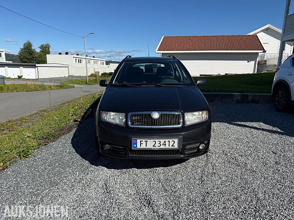 Skoda Fabia 2 of 5