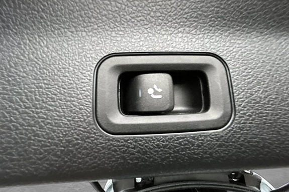 Mercedes-Benz GLS63 16 of 30