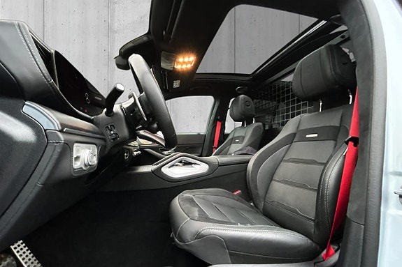 Mercedes-Benz GLS63 13 of 30