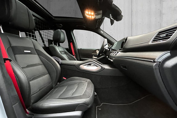 Mercedes-Benz GLS63 19 of 30