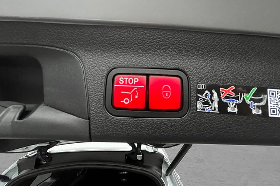 Mercedes-Benz GLS63 17 of 30