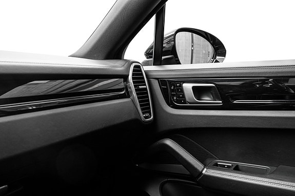 Porsche Cayenne Coupe 19 of 30