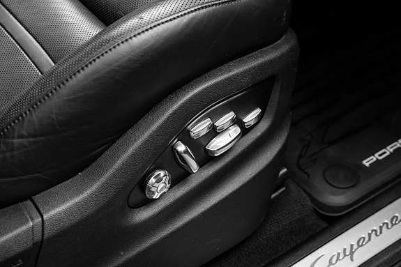 Porsche Cayenne Coupe 30 of 30