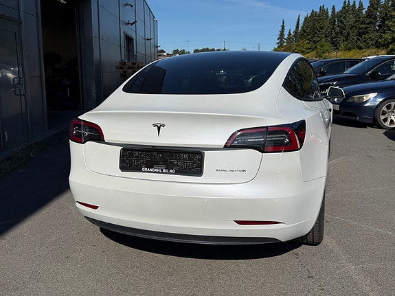 Tesla Model 3 4 of 5