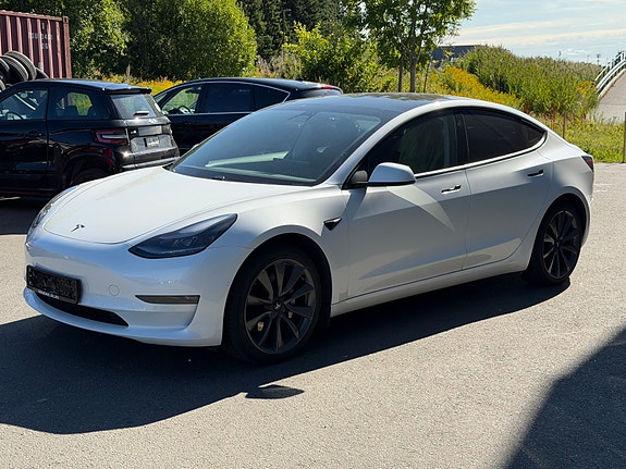 Tesla Model 3 2 of 5