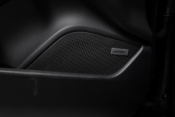 Porsche Taycan 23 of 30