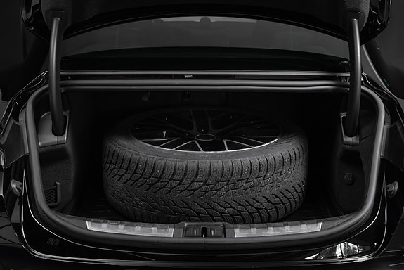 Porsche Taycan 18 of 30