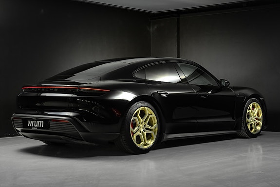 Porsche Taycan 10 of 30