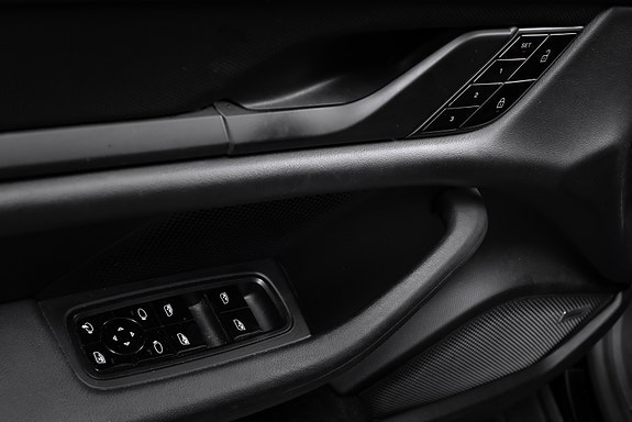Porsche Taycan 22 of 30