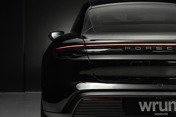 Porsche Taycan 16 of 30