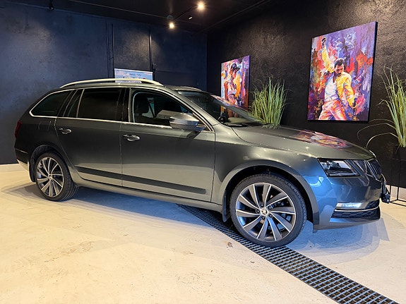 Skoda Octavia 2 of 5