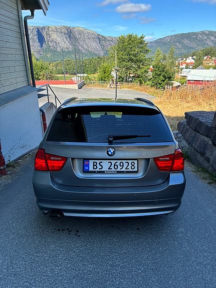BMW 318d 4 of 5