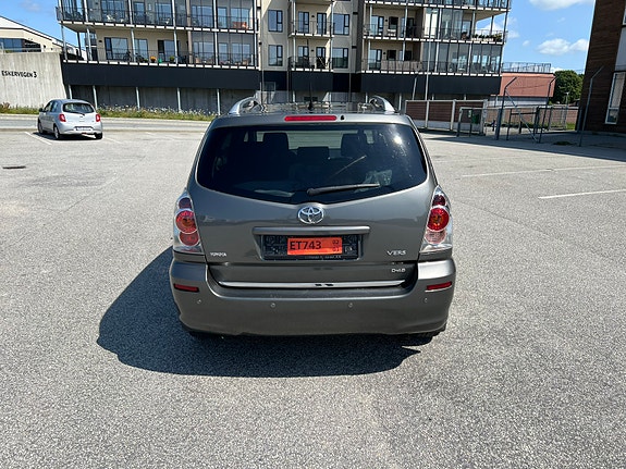 Toyota Corolla Verso 5 of 5