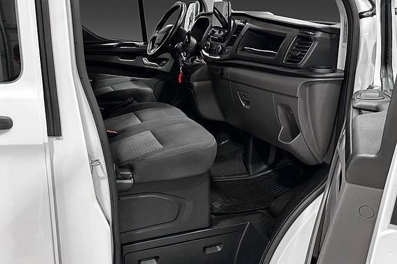 Ford Transit Custom 8 of 21