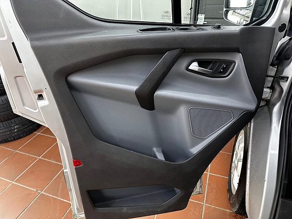 Ford Transit 8 of 23
