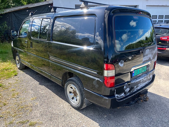 Toyota HiAce 3 of 5