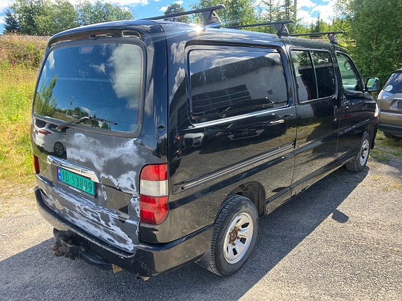 Toyota HiAce 4 of 5