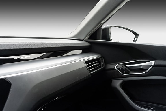 Audi e-tron Sportback 24 of 30