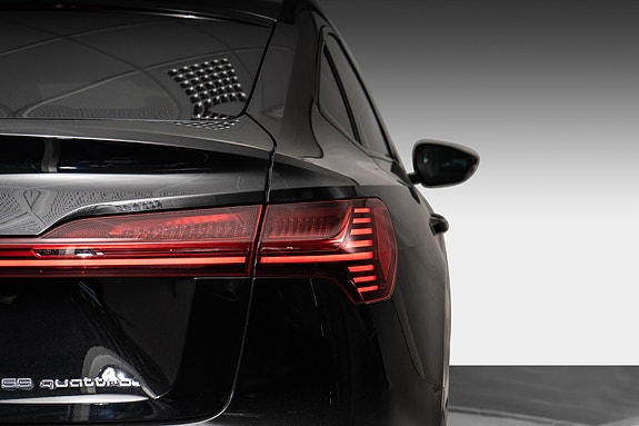 Audi e-tron Sportback 10 of 30