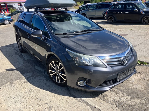 Toyota Avensis 2 of 5