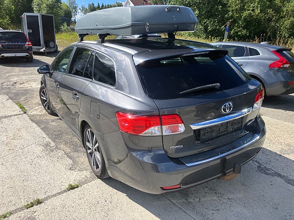 Toyota Avensis 3 of 5