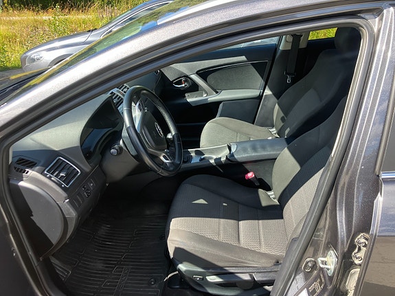 Toyota Avensis 5 of 5