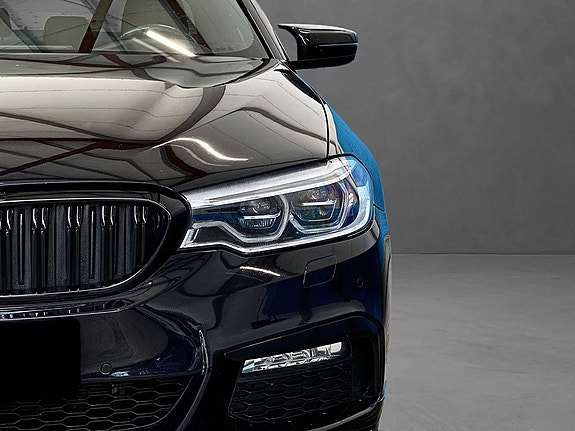 BMW 530e 3 of 5