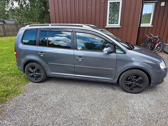 Volkswagen Touran 2 of 30