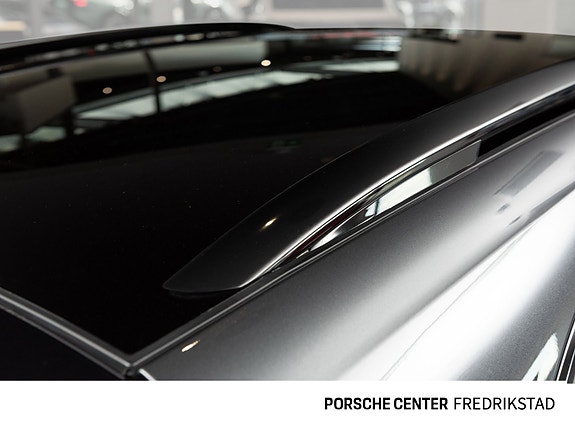 Porsche Taycan Cross Turismo 16 of 30
