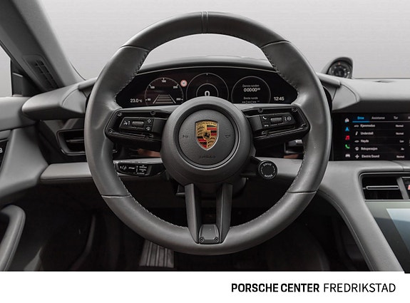 Porsche Taycan Cross Turismo 25 of 30