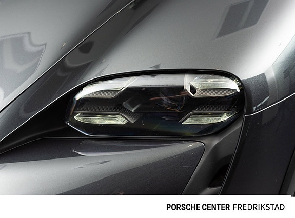 Porsche Taycan Cross Turismo 13 of 30