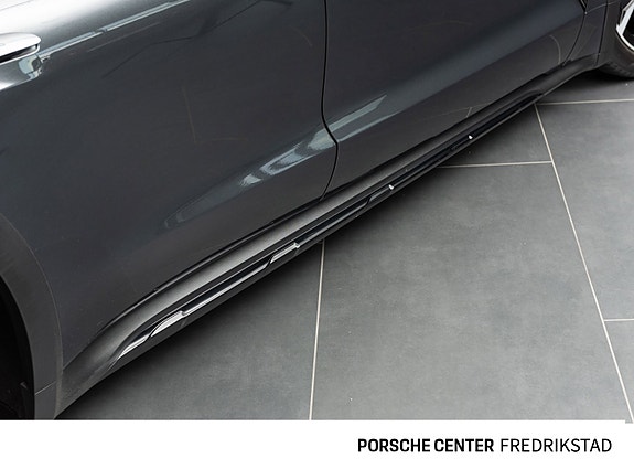 Porsche Taycan Cross Turismo 15 of 30