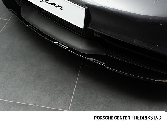Porsche Taycan Cross Turismo 14 of 30