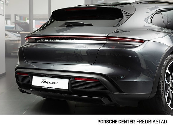 Porsche Taycan Cross Turismo 6 of 30