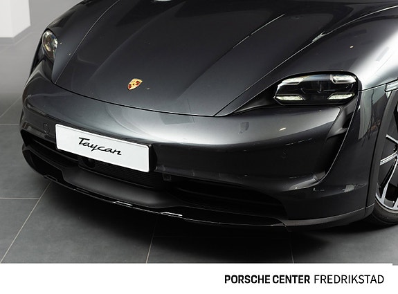 Porsche Taycan Cross Turismo 10 of 30