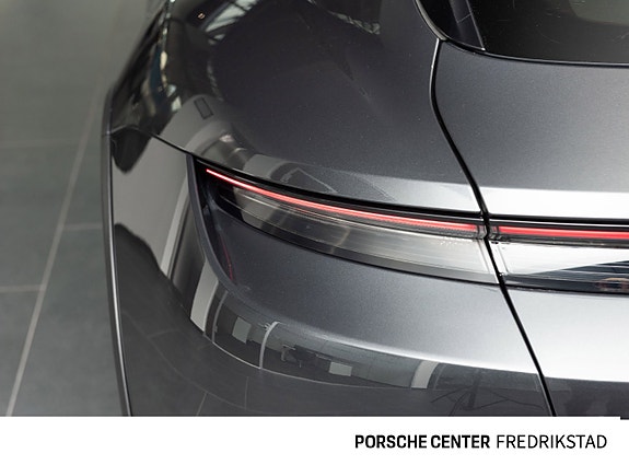 Porsche Taycan Cross Turismo 8 of 30