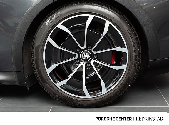 Porsche Taycan Cross Turismo 22 of 30