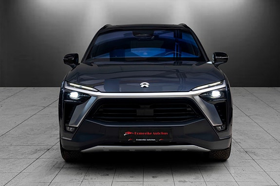 NIO ES8 3 of 25
